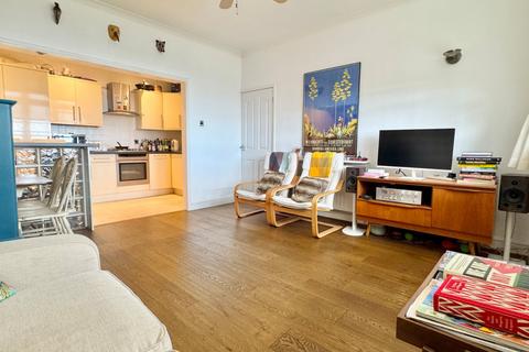 Flat 18, St Andrews The Durlocks, Folkestone, CT19 6AW