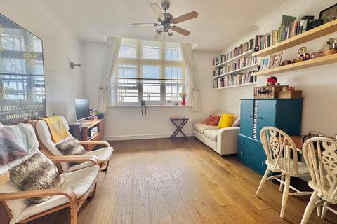 Flat 18, St Andrews The Durlocks, Folkestone, CT19 6AW