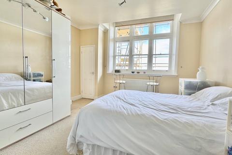 Flat 18, St Andrews The Durlocks, Folkestone, CT19 6AW