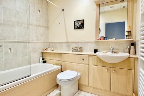 Flat 18, St Andrews The Durlocks, Folkestone, CT19 6AW