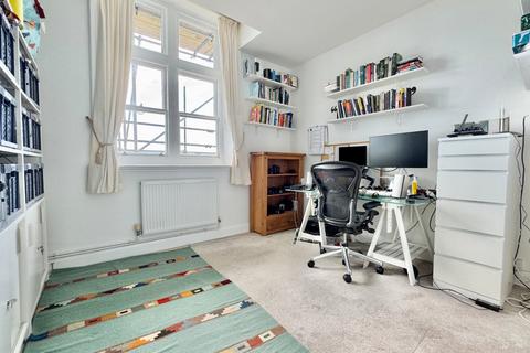 Flat 18, St Andrews The Durlocks, Folkestone, CT19 6AW