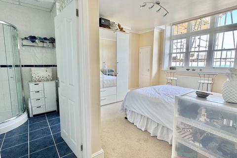 Flat 18, St Andrews The Durlocks, Folkestone, CT19 6AW