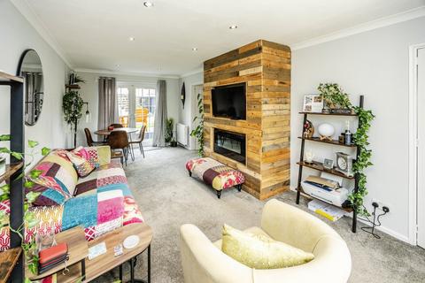 undefined, Teddington Avenue, Dalton, West Yorkshire HD5
