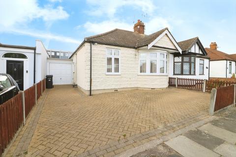 3 bedroom bungalow to rent, Chestnut Grove, Ilford IG6