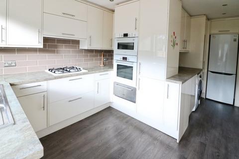 3 bedroom bungalow to rent, Chestnut Grove, Ilford IG6