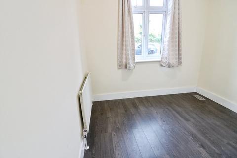3 bedroom bungalow to rent, Chestnut Grove, Ilford IG6