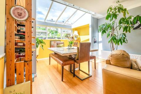 3 bedroom semi-detached house to rent, Nickleby Close, Kent ME1