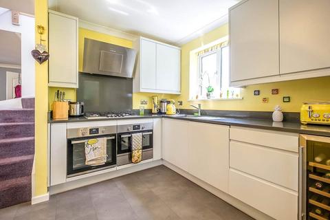 3 bedroom semi-detached house to rent, Nickleby Close, Kent ME1