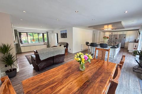 17 Five Acres, Kings Langley, WD4 9JU