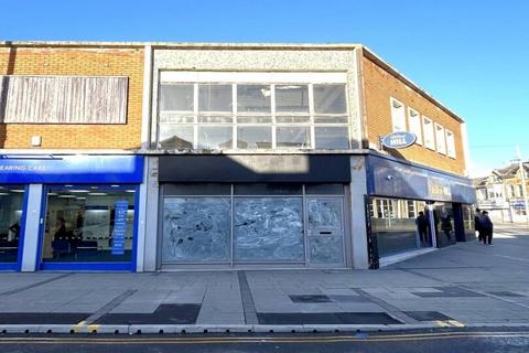 Retail property (high street) to rent, 98 Waterloo Rd Blackpool FY4 1AB