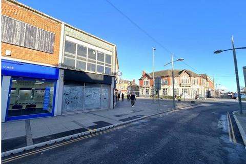 Retail property (high street) to rent, 98 Waterloo Rd Blackpool FY4 1AB
