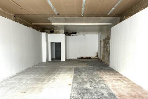 Retail property (high street) to rent, 98 Waterloo Rd Blackpool FY4 1AB