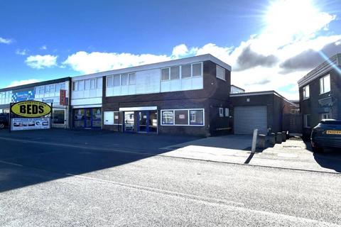 Warehouse to rent, 140 Mowbray Dr Blackpool FY3 7UN