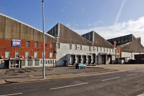 Warehouse to rent, Squires Gate Ln Blackpool FY4 3RN