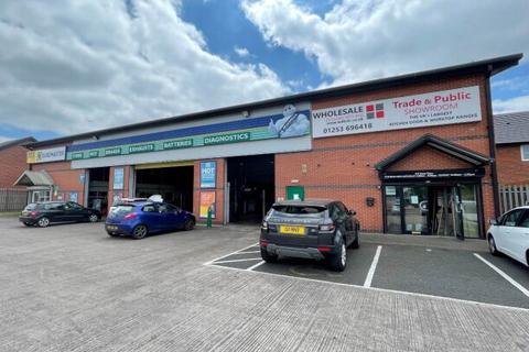 Garage to rent, 3 Preston New Rd Blackpool FY4 4QX