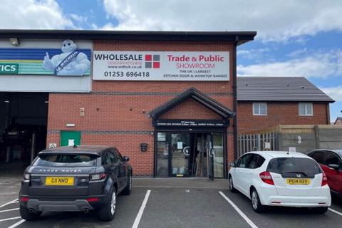 Garage to rent, 3 Preston New Rd Blackpool FY4 4QX