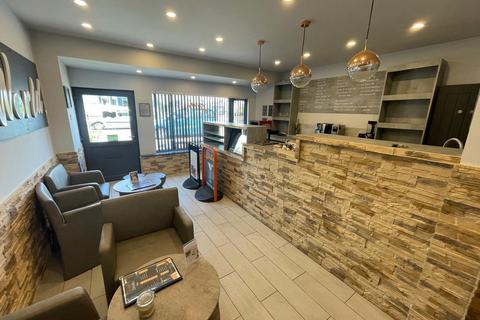 Restaurant to rent, 6 Common Edge Rd Blackpool FY4 5AU
