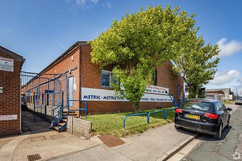 Industrial unit to rent, 5 Bracewell Av Poulton Le Fylde FY6 8JF