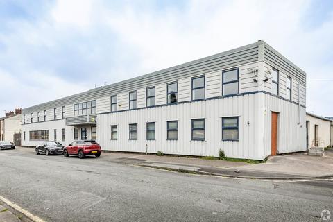 Warehouse to rent, Taylor Ln Manchester M34 3NR