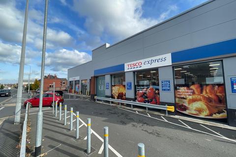 Retail property (high street) to rent, Preston Rd Leyland PR25 4NT