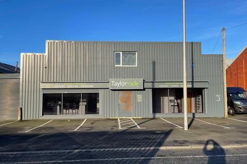 Industrial unit to rent, 1A Cornford Rd Blackpool FY4 4QQ