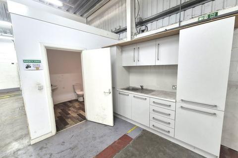 Warehouse to rent, Suthers St Oldham OL9 7TH
