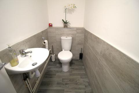 Office to rent, 68 Topping St Blackpool FY1 3AQ