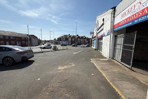 Industrial unit to rent, 434 Waterloo Rd Blackpool FY4 4BL
