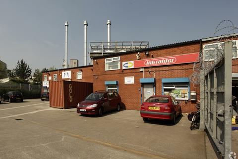 Warehouse to rent, Guinness Rd Manchester M17 1SG