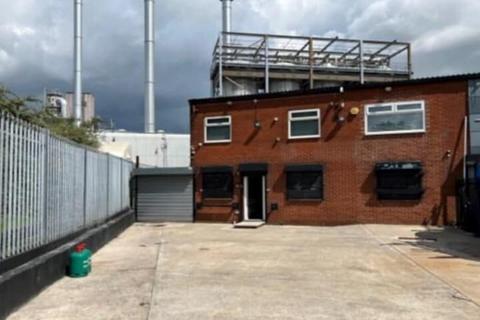 Warehouse to rent, Guinness Rd Manchester M17 1SG