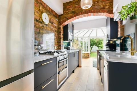 35 College Road, Epsom, KT17 4HQ