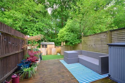 157 Estcots Drive, East Grinstead, RH19 3YP