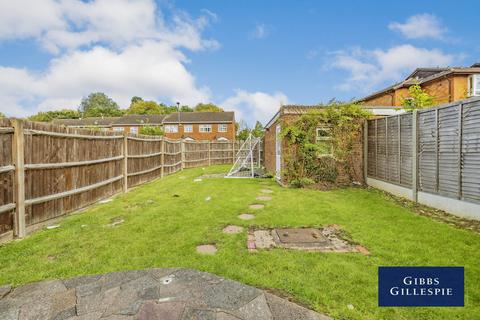 3 bedroom semi-detached house to rent, Pinner Hill Road, Pinner, HA5