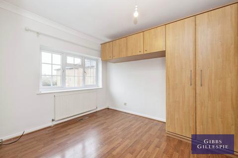 3 bedroom semi-detached house to rent, Pinner Hill Road, Pinner, HA5
