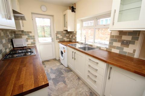 3 bedroom house to rent, Margaret Road, Guildford