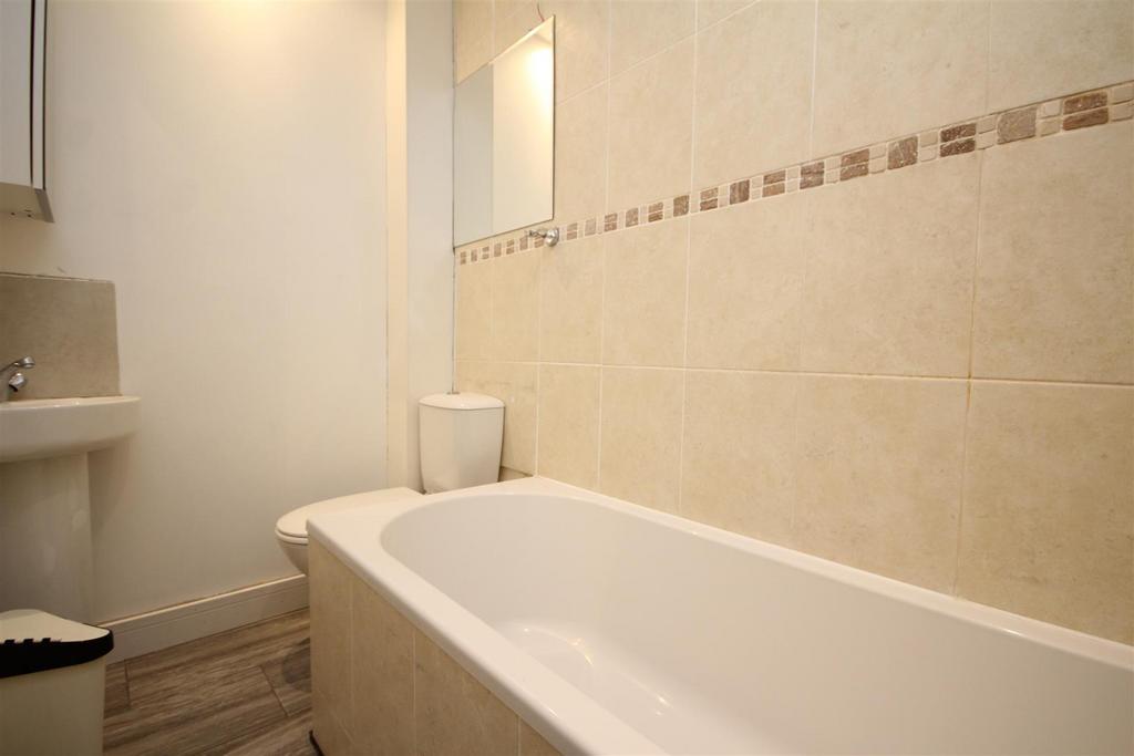 Bathroom 2.jpg