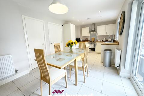 10 Arlington Road, Hatfield, Doncaster, DN7 6EF