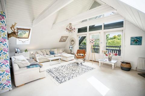 4 Marks Road, Warlingham, CR6 9SH