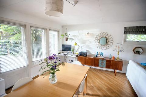 4 Marks Road, Warlingham, CR6 9SH