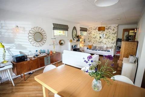 4 Marks Road, Warlingham, CR6 9SH