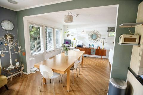 4 Marks Road, Warlingham, CR6 9SH
