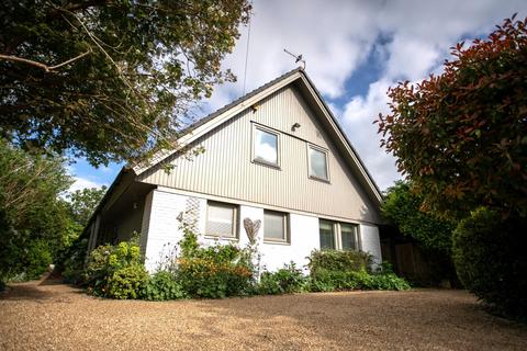 4 Marks Road, Warlingham, CR6 9SH