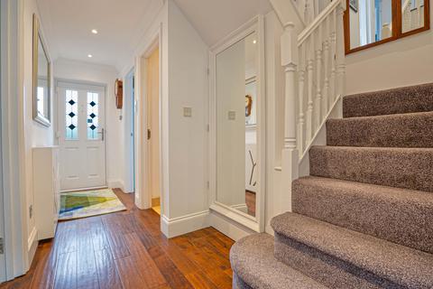 4 bedroom detached house for sale, Comfrey Close, Milton Keynes MK7