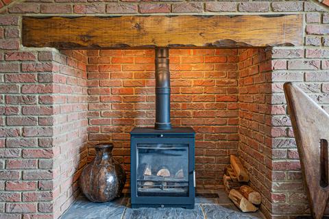7 Comfrey Close, Walnut Tree, Milton Keynes, MK7 7BY