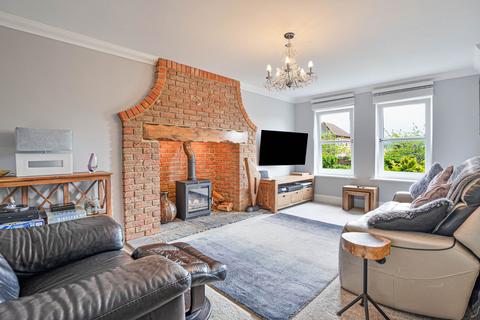 7 Comfrey Close, Walnut Tree, Milton Keynes, MK7 7BY