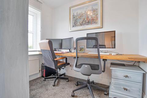 7 Comfrey Close, Walnut Tree, Milton Keynes, MK7 7BY