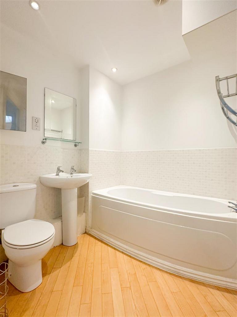 Bathroom 1.jpg