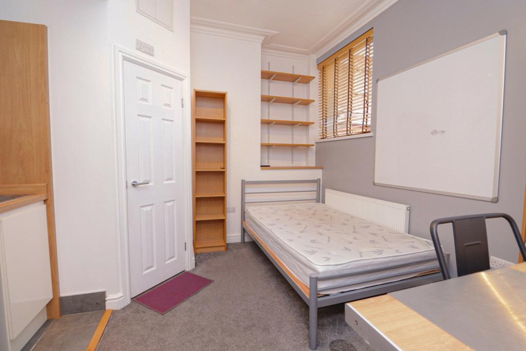 A tidy and inviting double bedroom, perfect for...