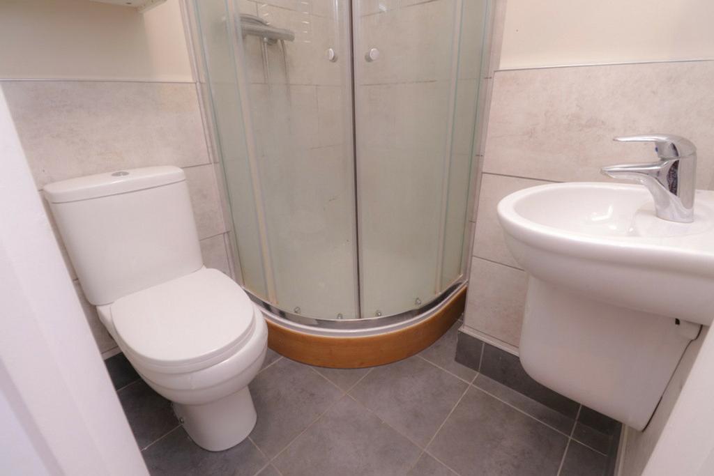 A modern and clean bathroom featuring a spaciou...