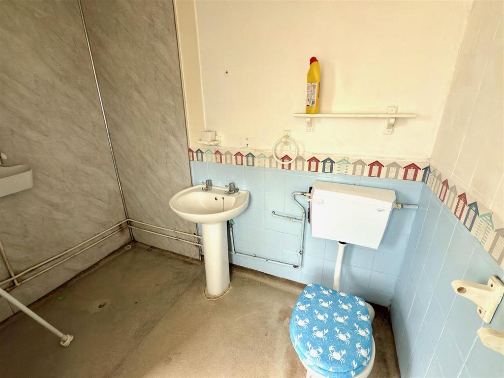 FLAT 1 SHOWER.jpg
